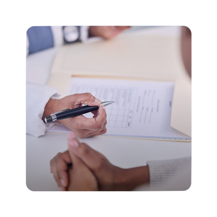 Personne consultant son smartphone